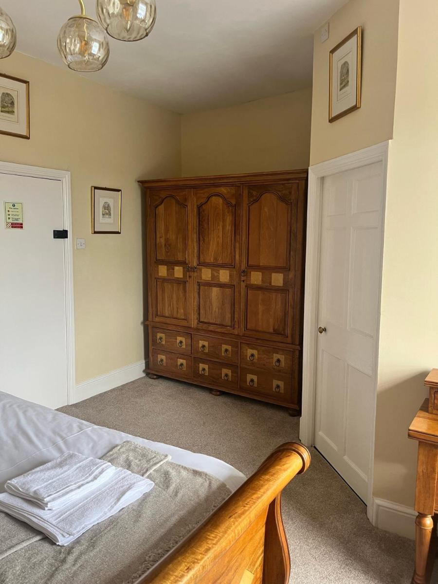 The Lion Hotel - Housity