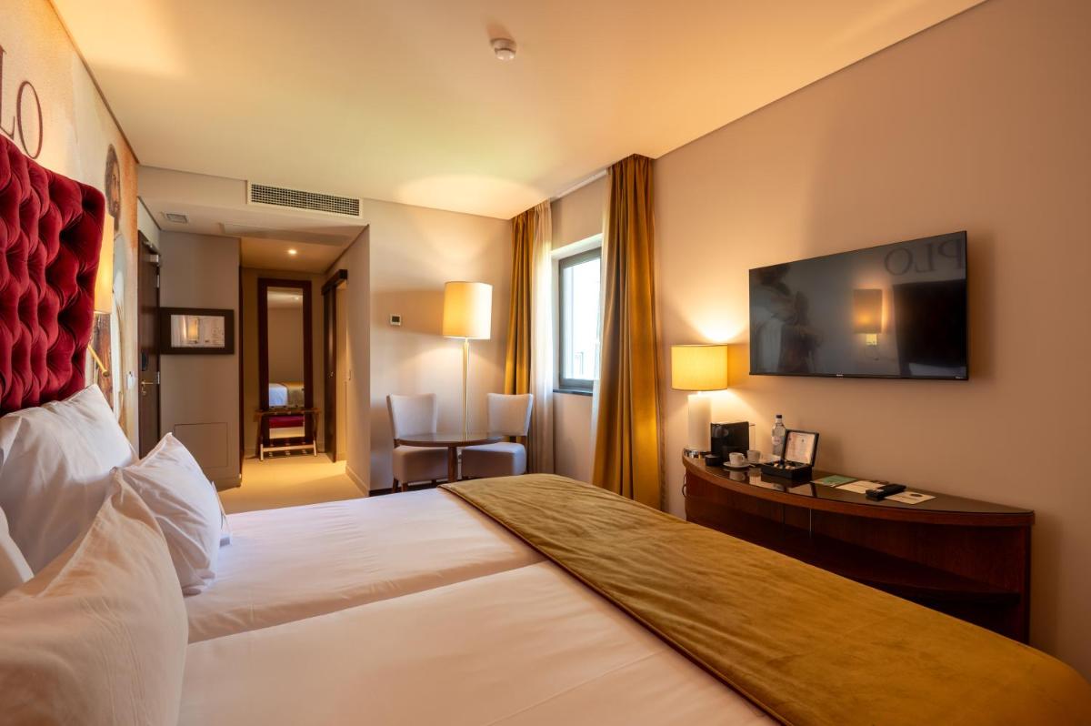 Uma cama ou camas num quarto em Vila Gale Collection Tomar