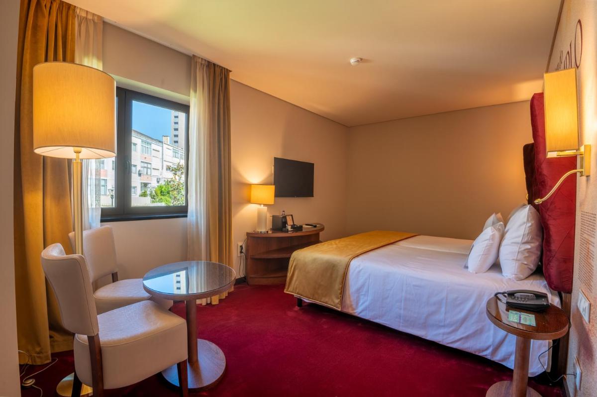 Uma cama ou camas num quarto em Vila Gale Collection Tomar