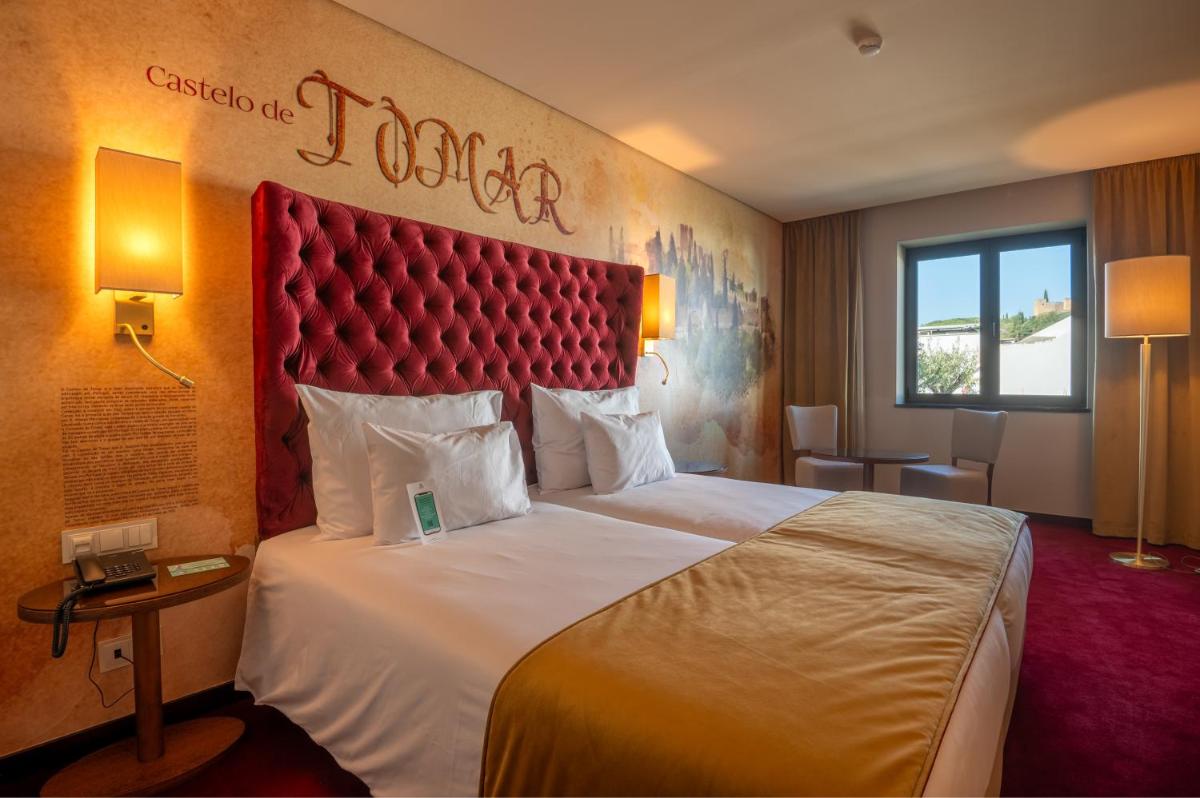 Uma cama ou camas num quarto em Vila Gale Collection Tomar