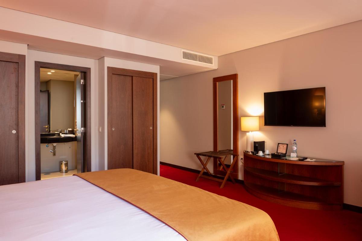Uma cama ou camas num quarto em Vila Gale Collection Tomar