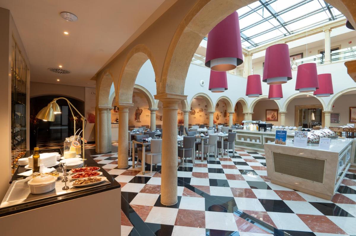 Um restaurante ou outro lugar para comer em Vila Gale Collection Tomar