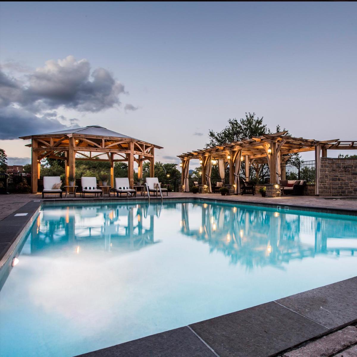 Hotel Roanoke & Conference Center, Curio Collection by Hilton - Hizvo