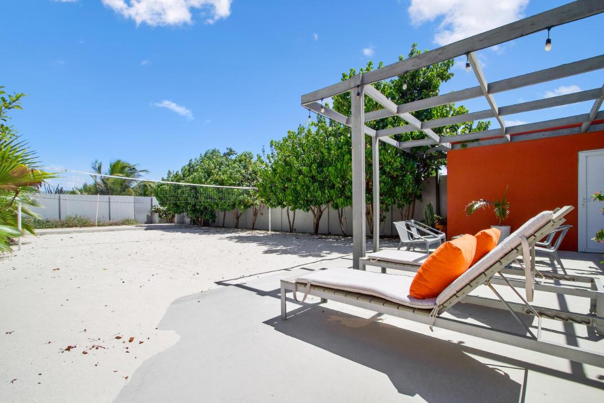 Stunning Modern Home Near Beaches FULL AC - Housity
