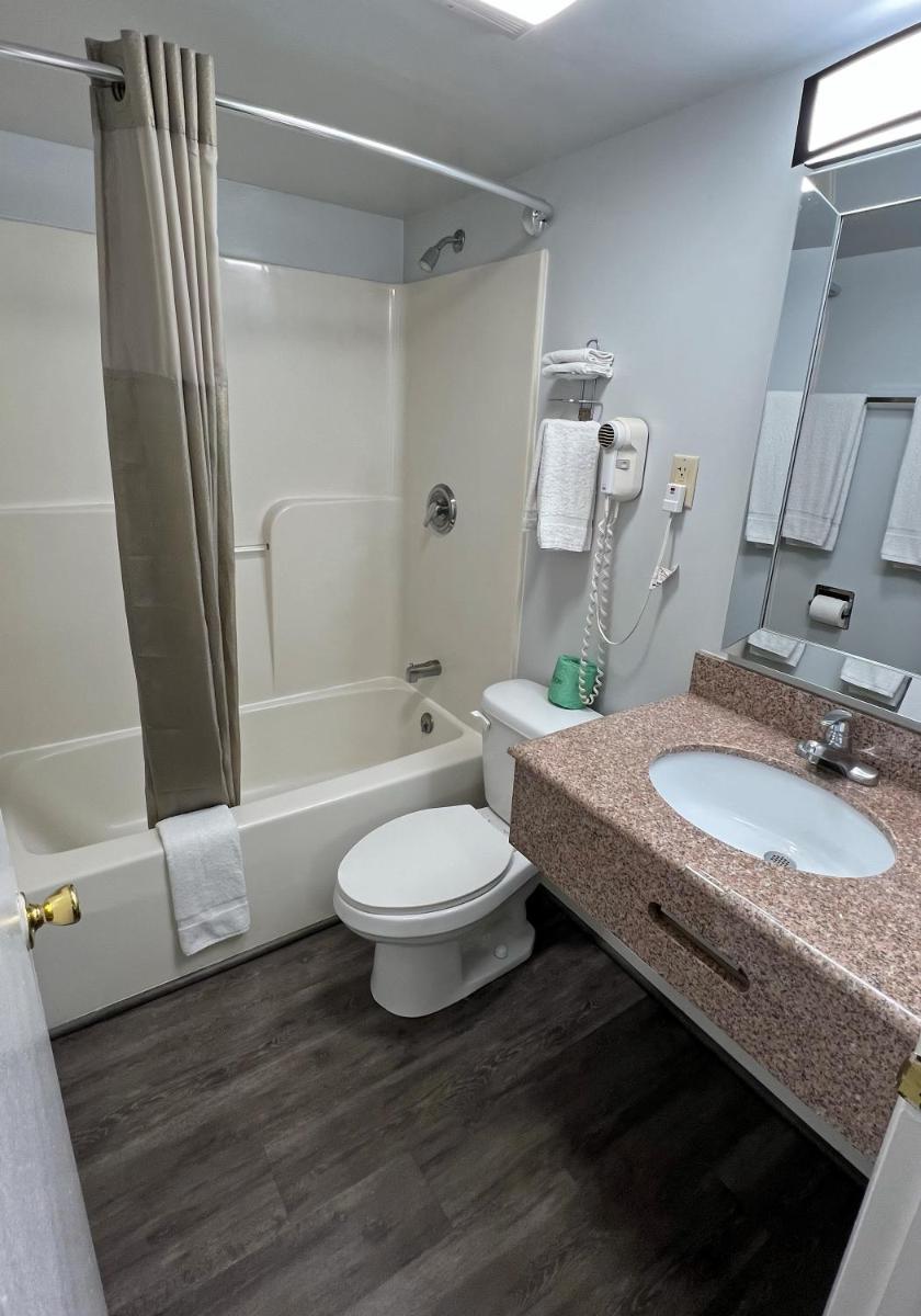 America's Best Value Inn Lancaster - Housity