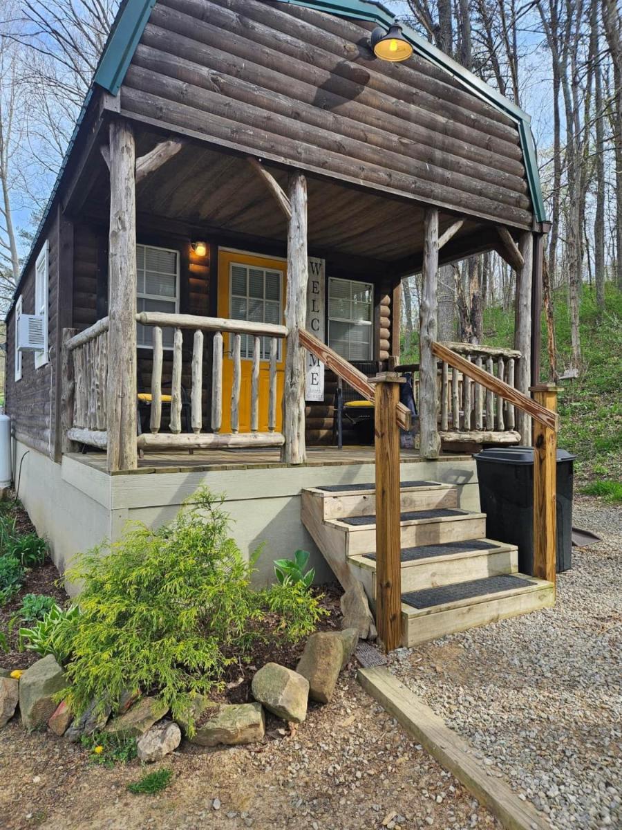 Acorn Cottage at Hocking Vacations - Housity