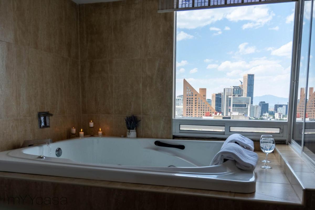 Campos Eliseos - Luxurious PH with Private Jacuzzi Located in Polanco - Housity