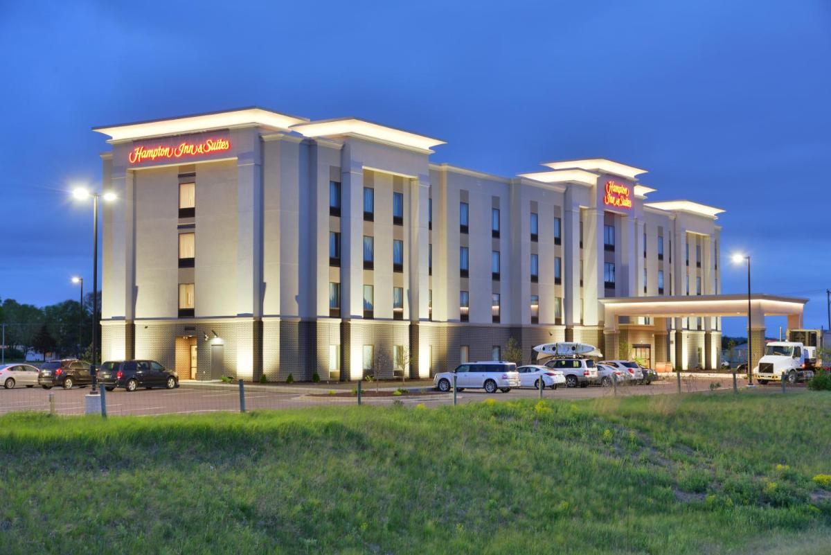Hampton Inn & Suites Chippewa Falls - Housity