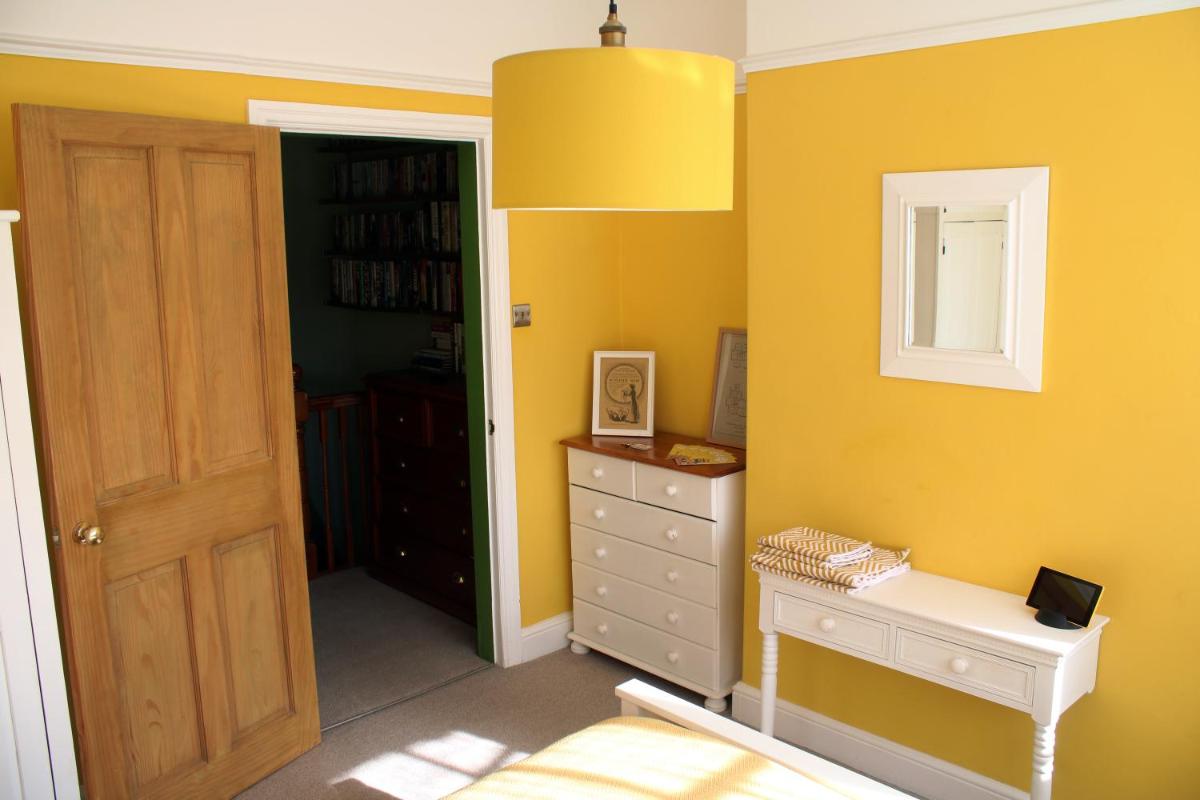 Charming 1800s Port Sunlight Worker's Cottage - Housity