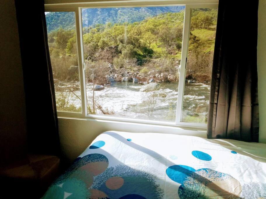 **Kaweah River House** - 1/2 Mile to Sequoia Park - Housity