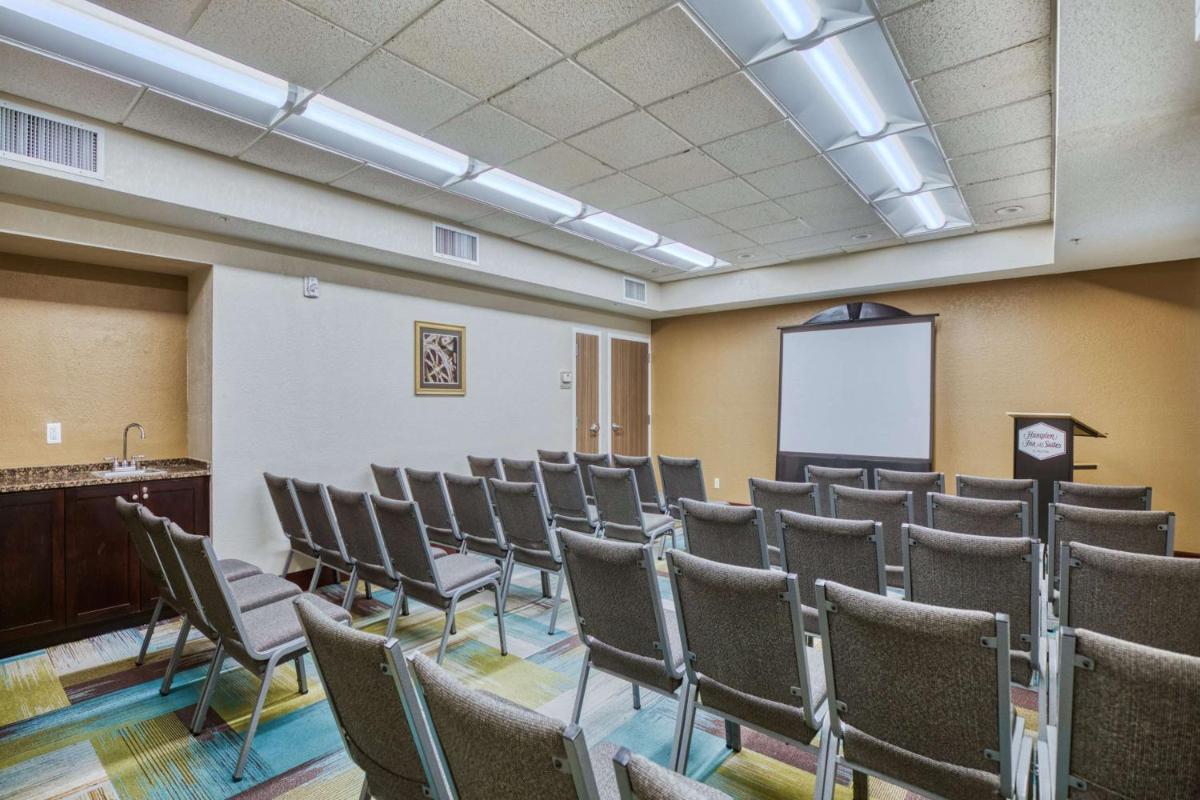 Hampton Inn & Suites Orlando-East UCF - Housity