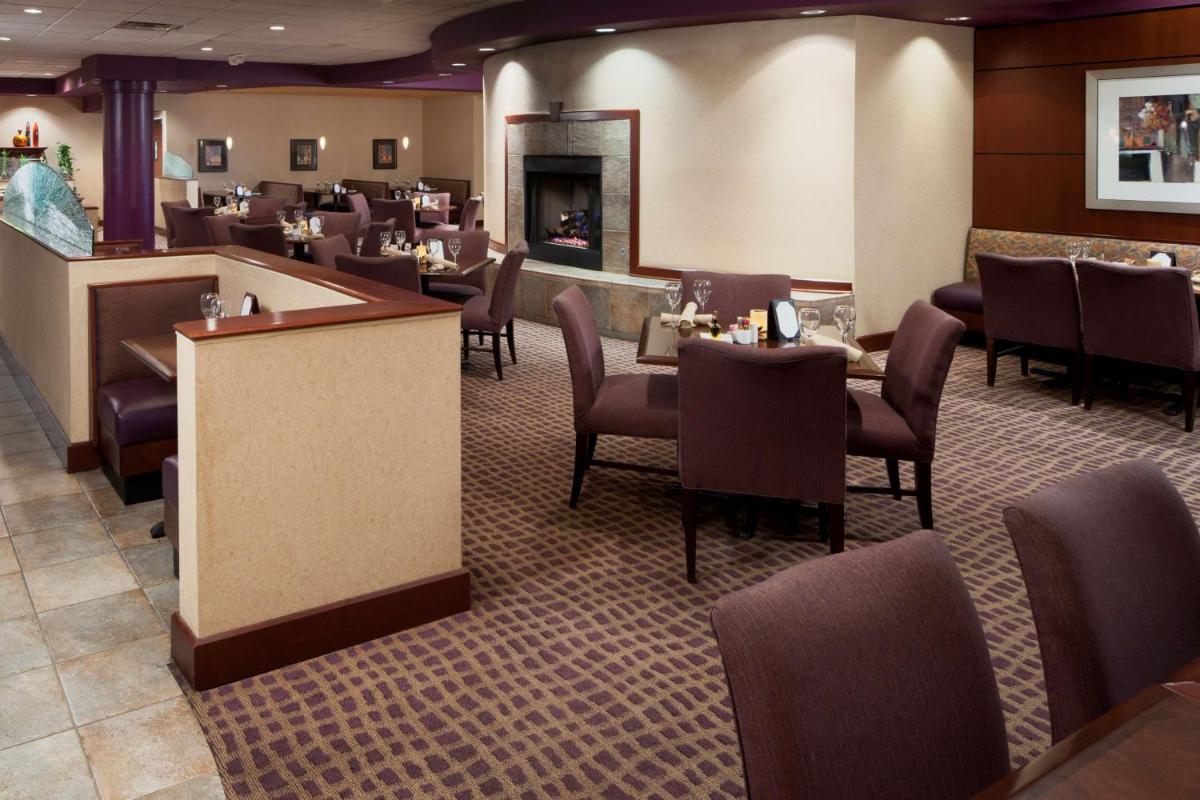 DoubleTree Suites by Hilton Hotel Cincinnati - Blue Ash - Housity