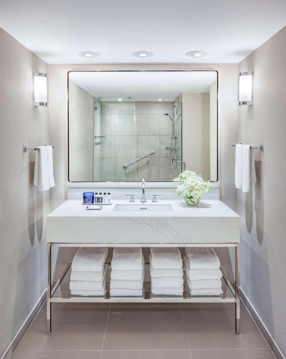 The Marquette Hotel, Curio Collection by Hilton - Housity