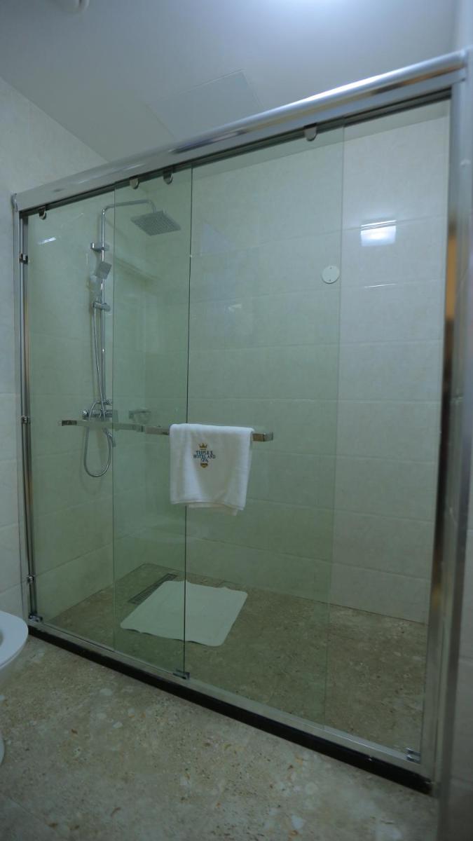 Suitetrails - Triple E Hotel and Spa