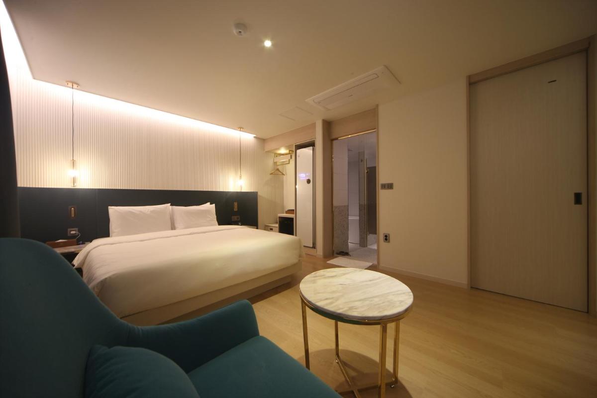 H Avenue Hotel Minam - Housity