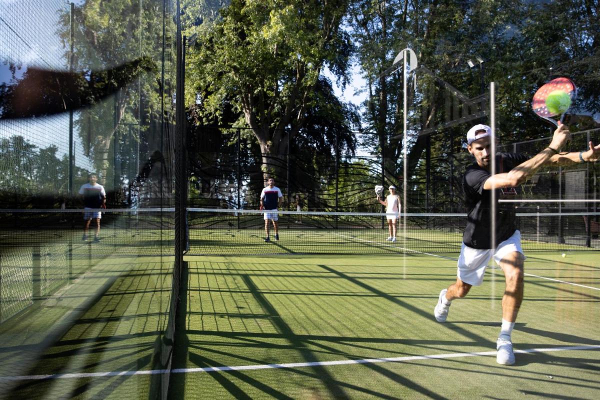 Tennis ou squash au sein de l'hôtel ou à proximité