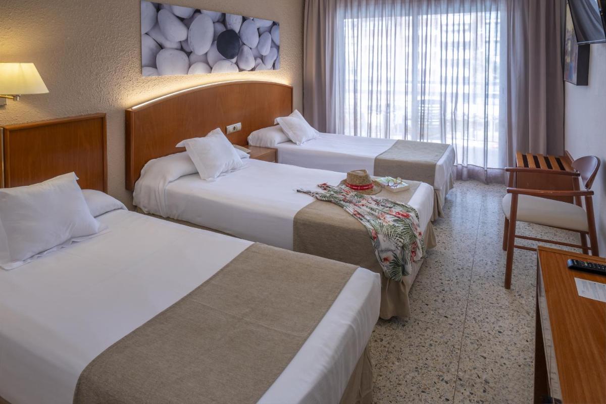Cama o camas de una habitación en GHT Oasis Park & Spa