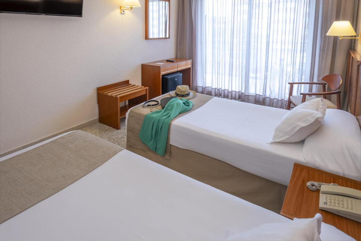 Cama o camas de una habitación en GHT Oasis Park & Spa