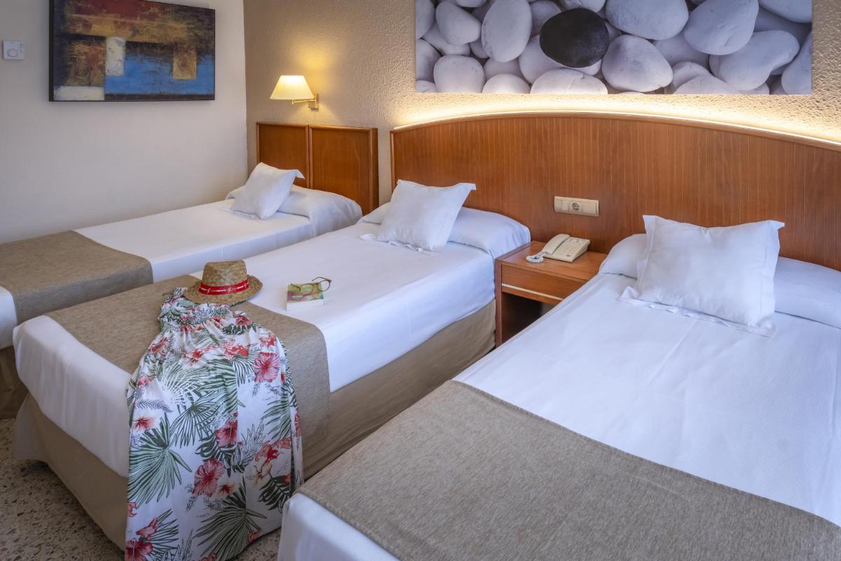 Cama o camas de una habitación en GHT Oasis Park & Spa