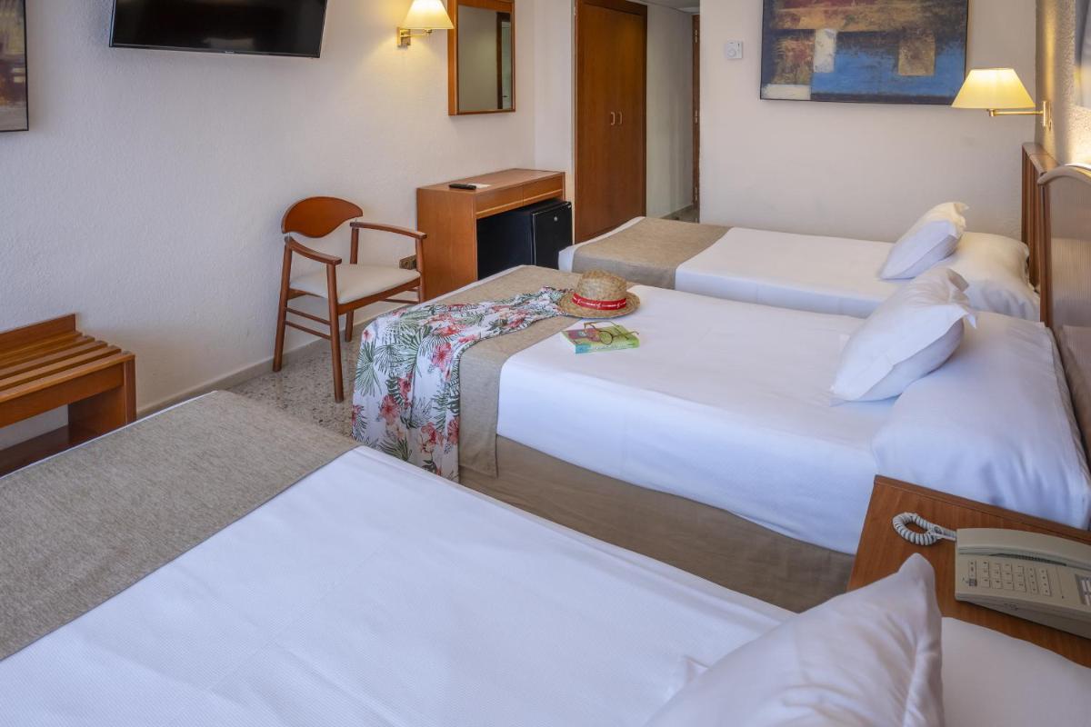Cama o camas de una habitación en GHT Oasis Park & Spa