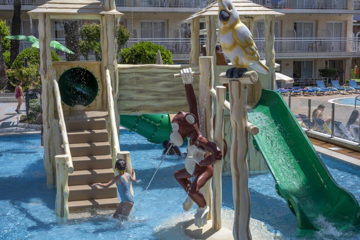 Zona de juegos infantil en GHT Oasis Park & Spa