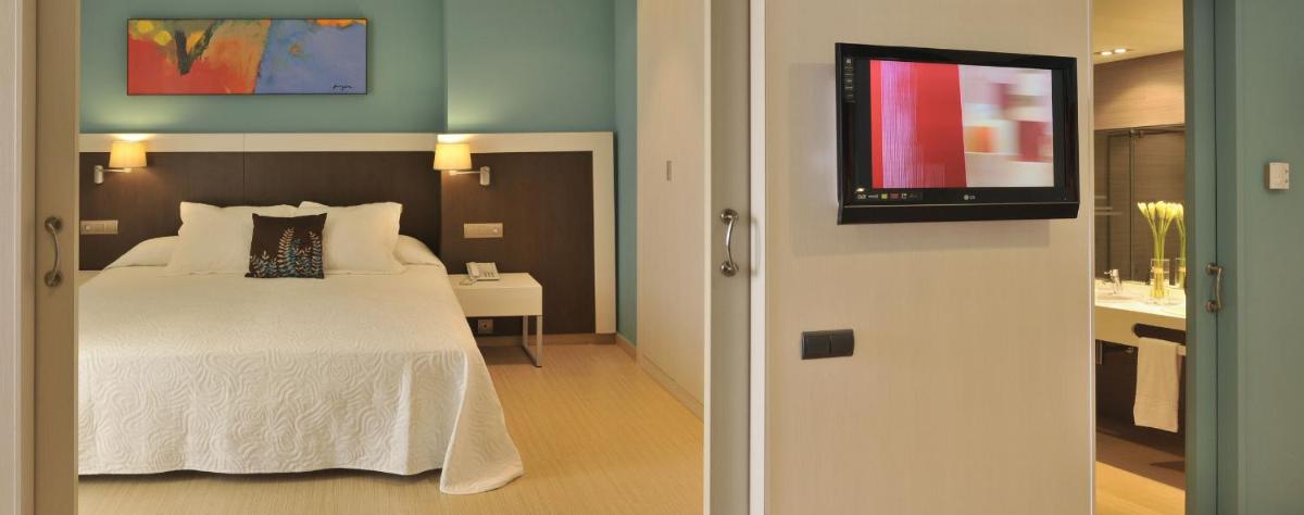 Cama o camas de una habitación en GHT Oasis Park & Spa