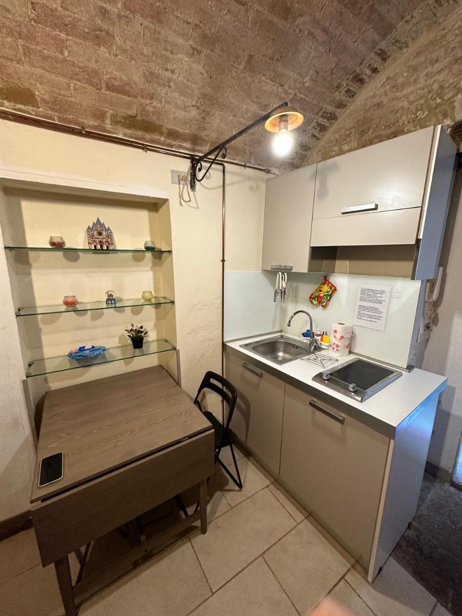Central Small Studio Apartment - Housity