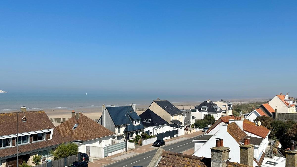 Vue générale sur la mer ou vue sur la mer prise depuis l'appart'hôtel