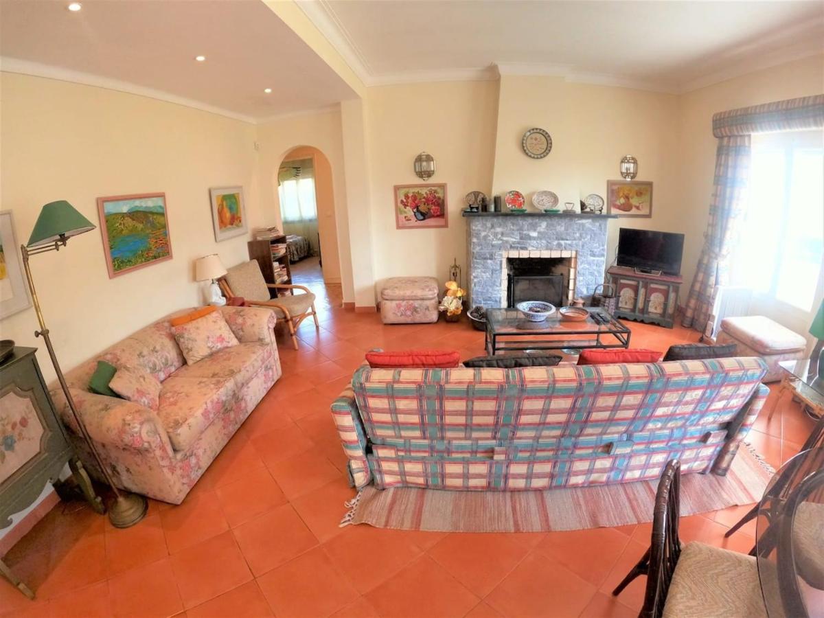 Sintra V4 house with garden in Colares - Housity