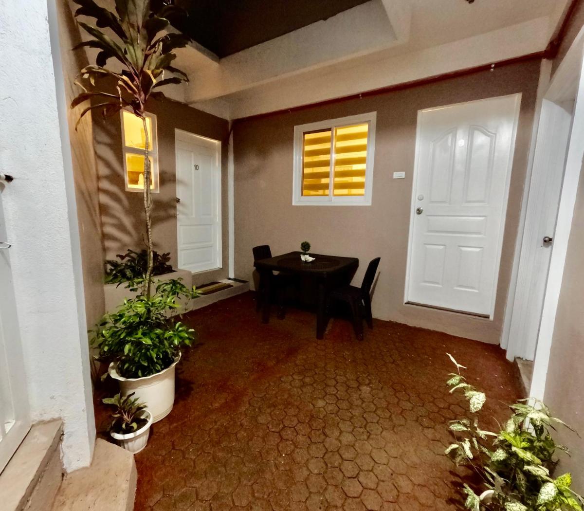 Prim Travellers Inn - Housity