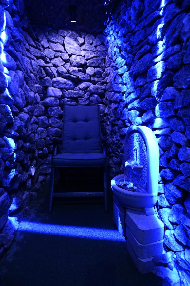 H49 Jacuzzi Penthouse-Adults only - Housity