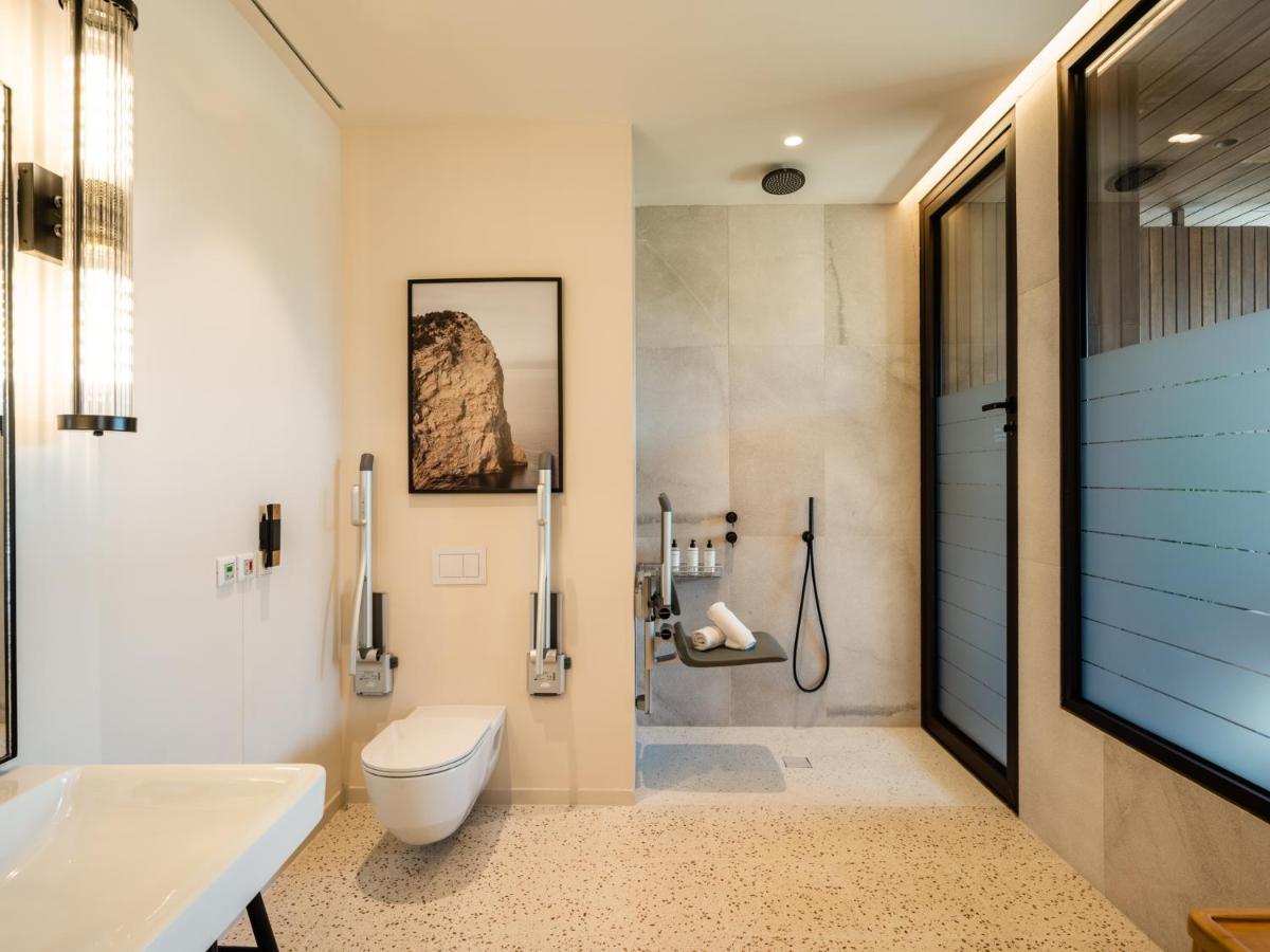 Un baño de Kimpton Aysla Mallorca by IHG