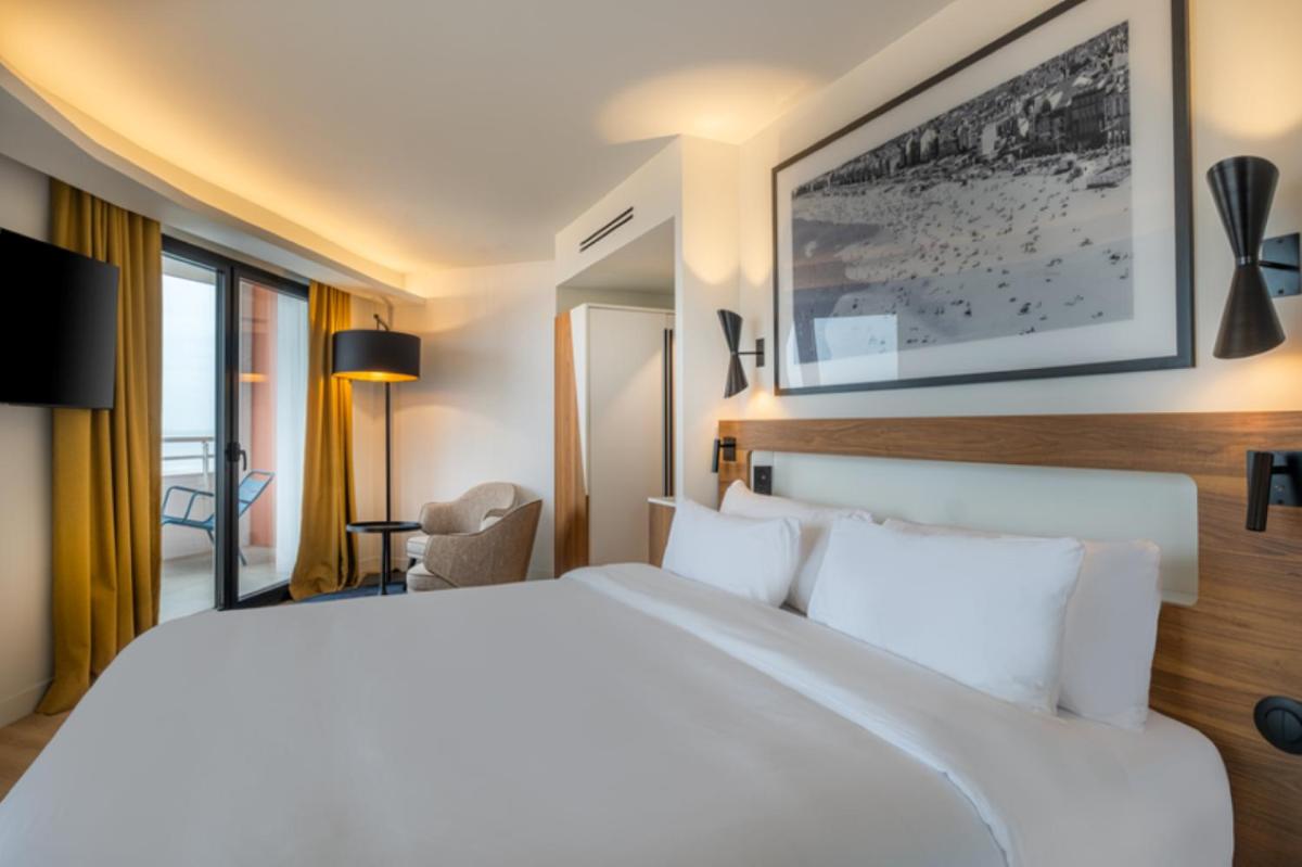 Un ou plusieurs lits dans un hébergement de l'établissement Radisson Blu Grand Hotel & Spa, Malo-Les-Bains
