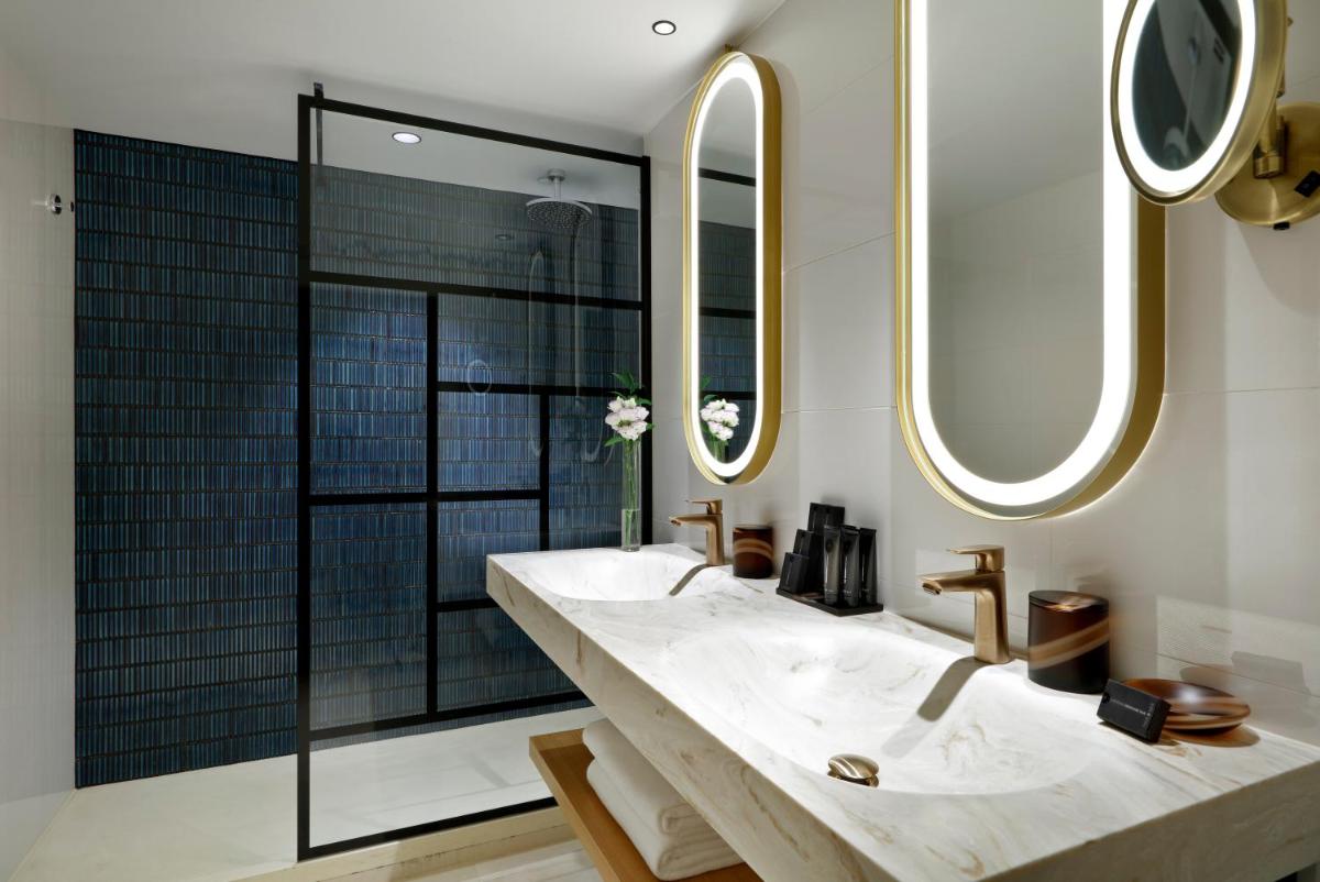 Un baño de Hard Rock Hotel Marbella - Puerto Banús