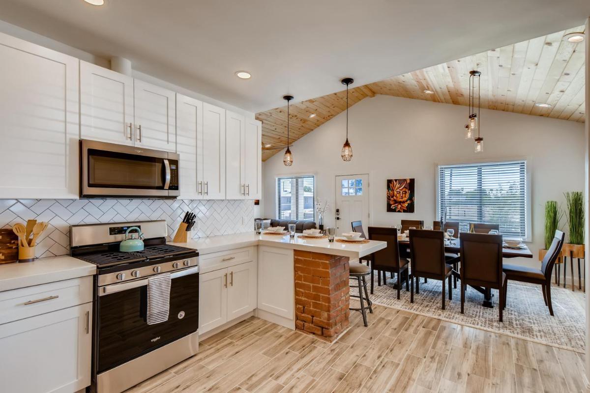 The Urban Cowboy Deluxe - Housity