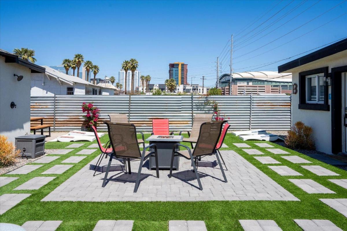 The Urban Cowboy Deluxe - Housity