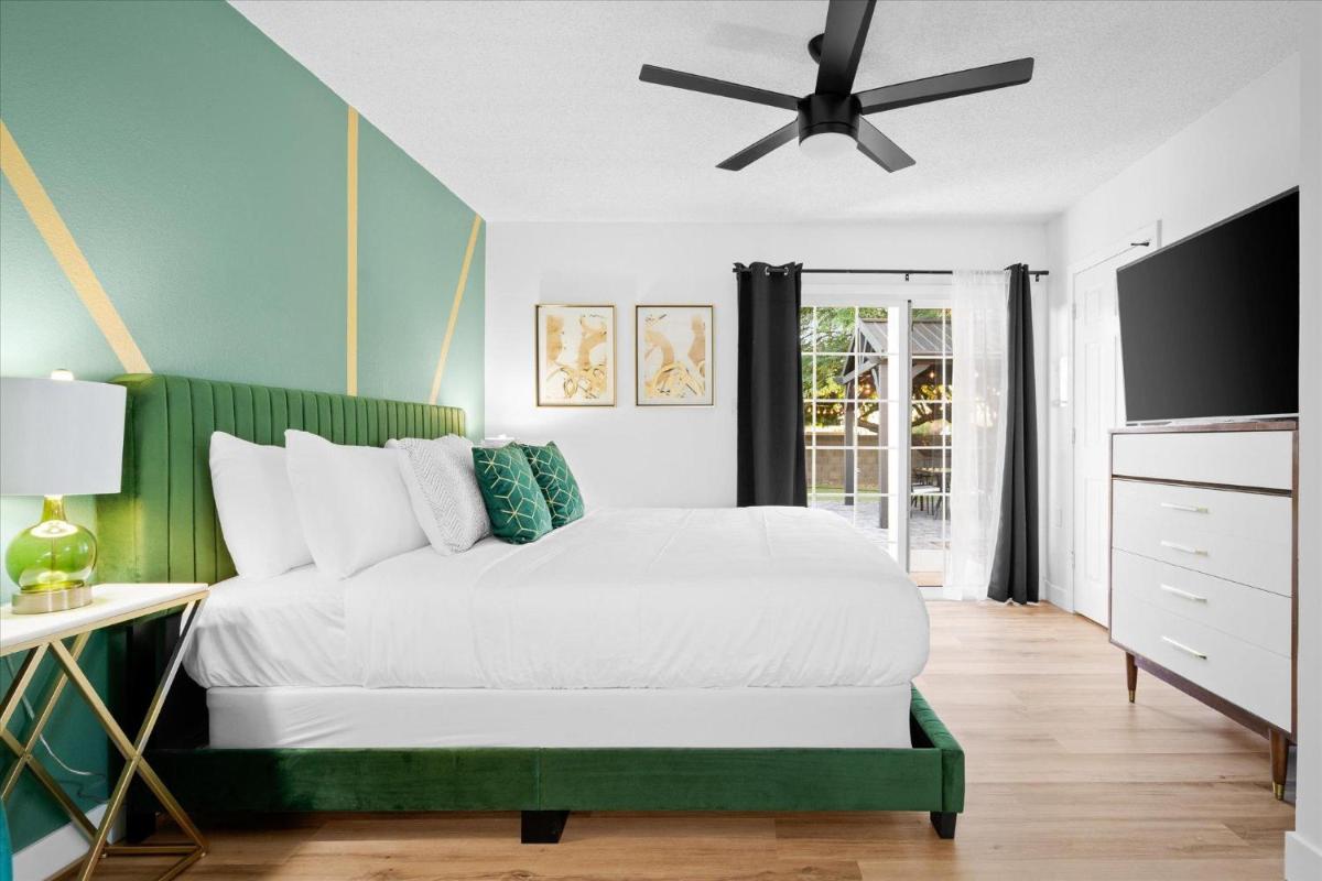 Swanky Sage - Housity