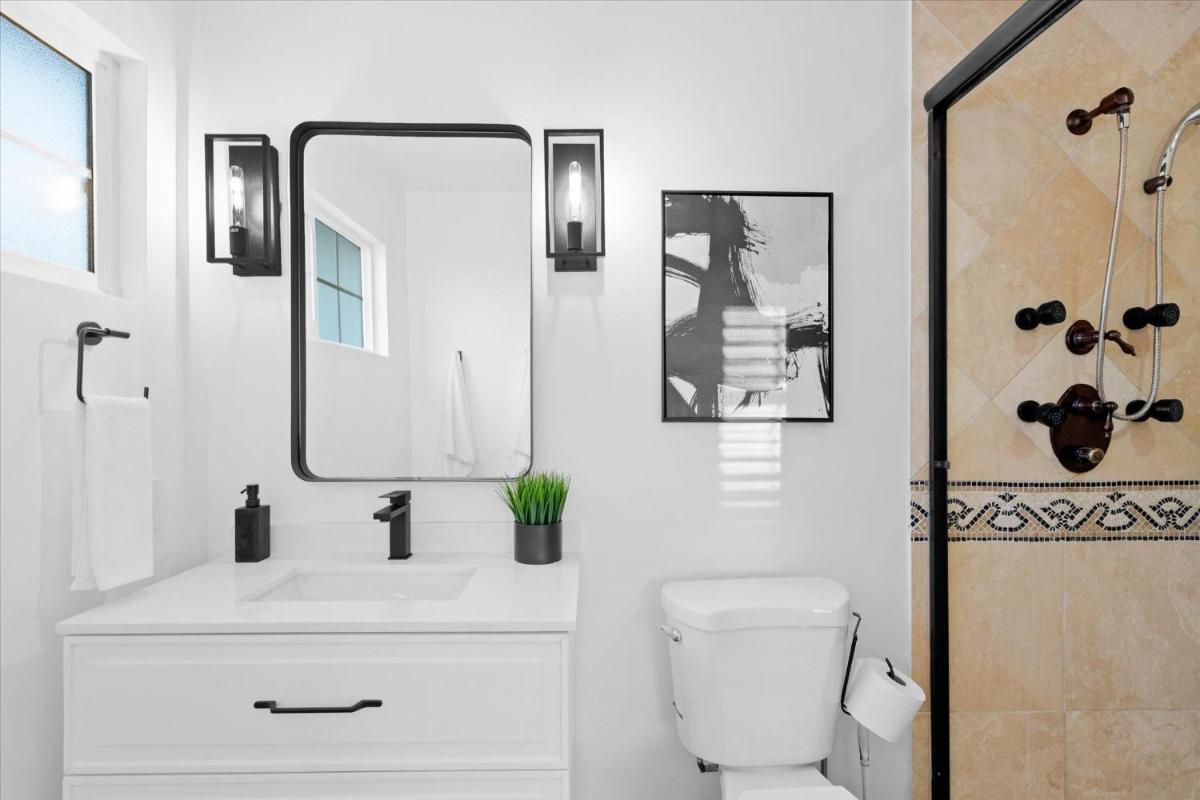 Swanky Sage - Housity
