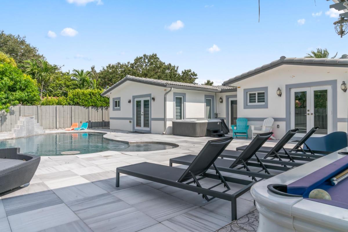 Miami House with Hot Pool-spa & Pool table L25 - Housity