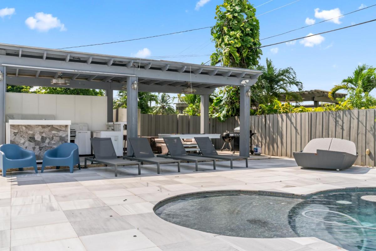 Miami House with Hot Pool-spa & Pool table L25 - Housity