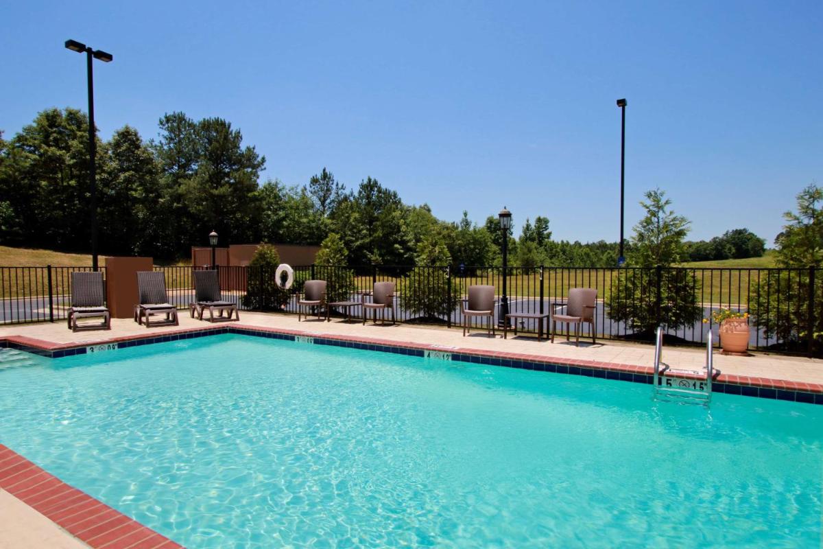 Hampton Inn Winfield - Housity