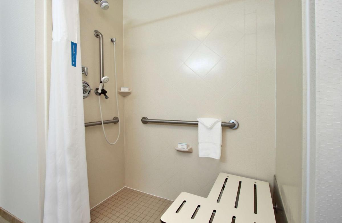 Hampton Inn Winfield - Housity