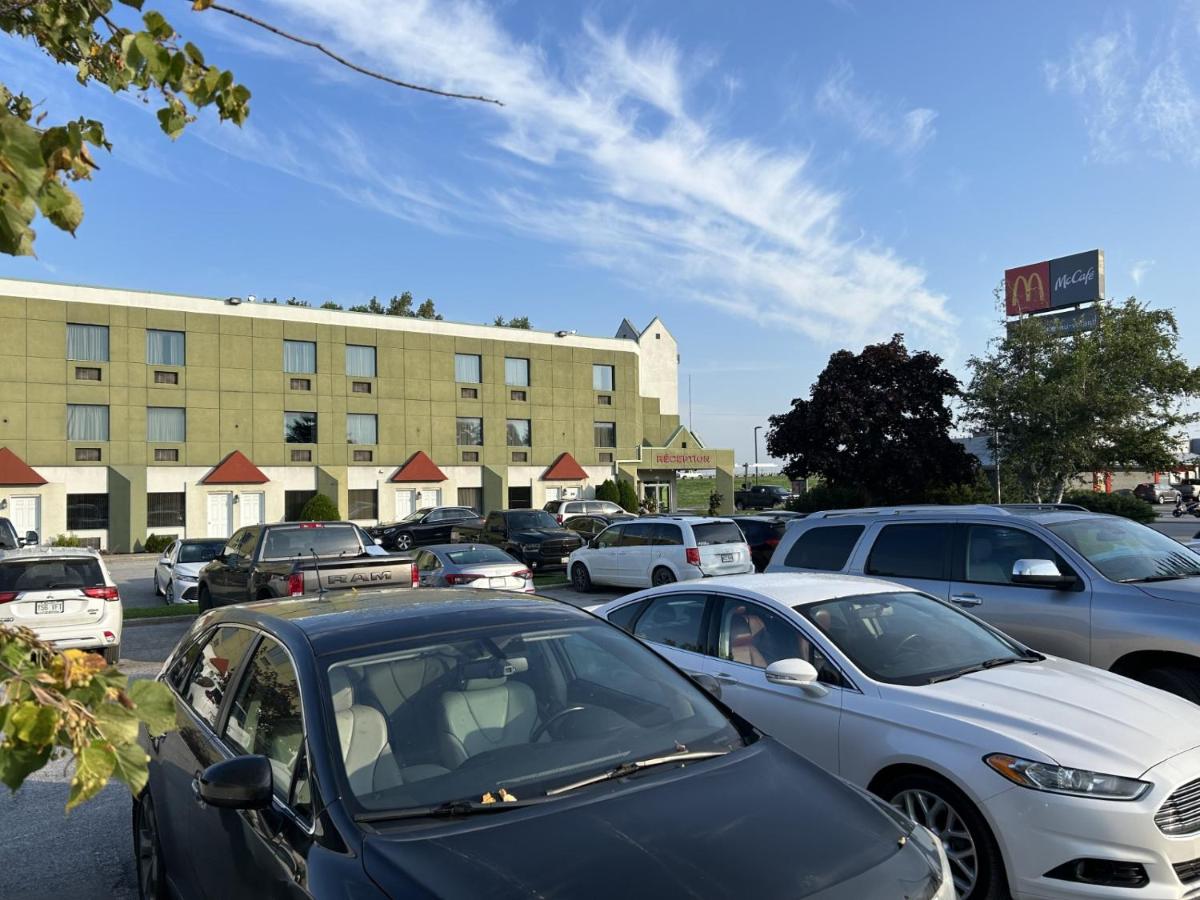 Days Inn by Wyndham Ste. Helene-de-Bagot - Housity