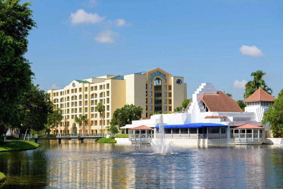 Hilton Boca Raton Suites - Housity