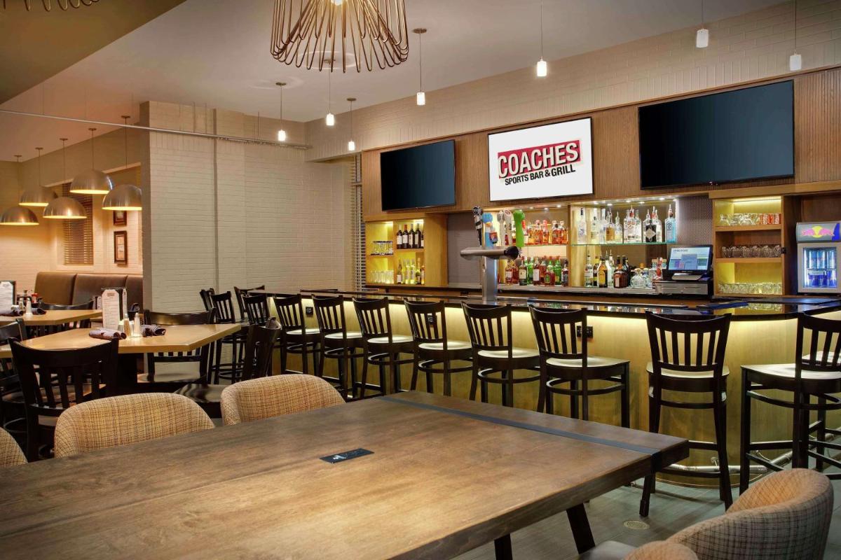 DoubleTree by Hilton Chicago Midway Airport, IL - Housity