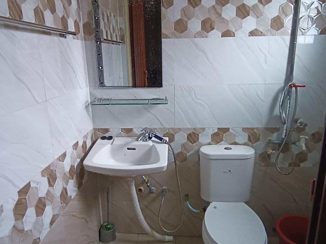 kak yatt homestay serendah - Housity