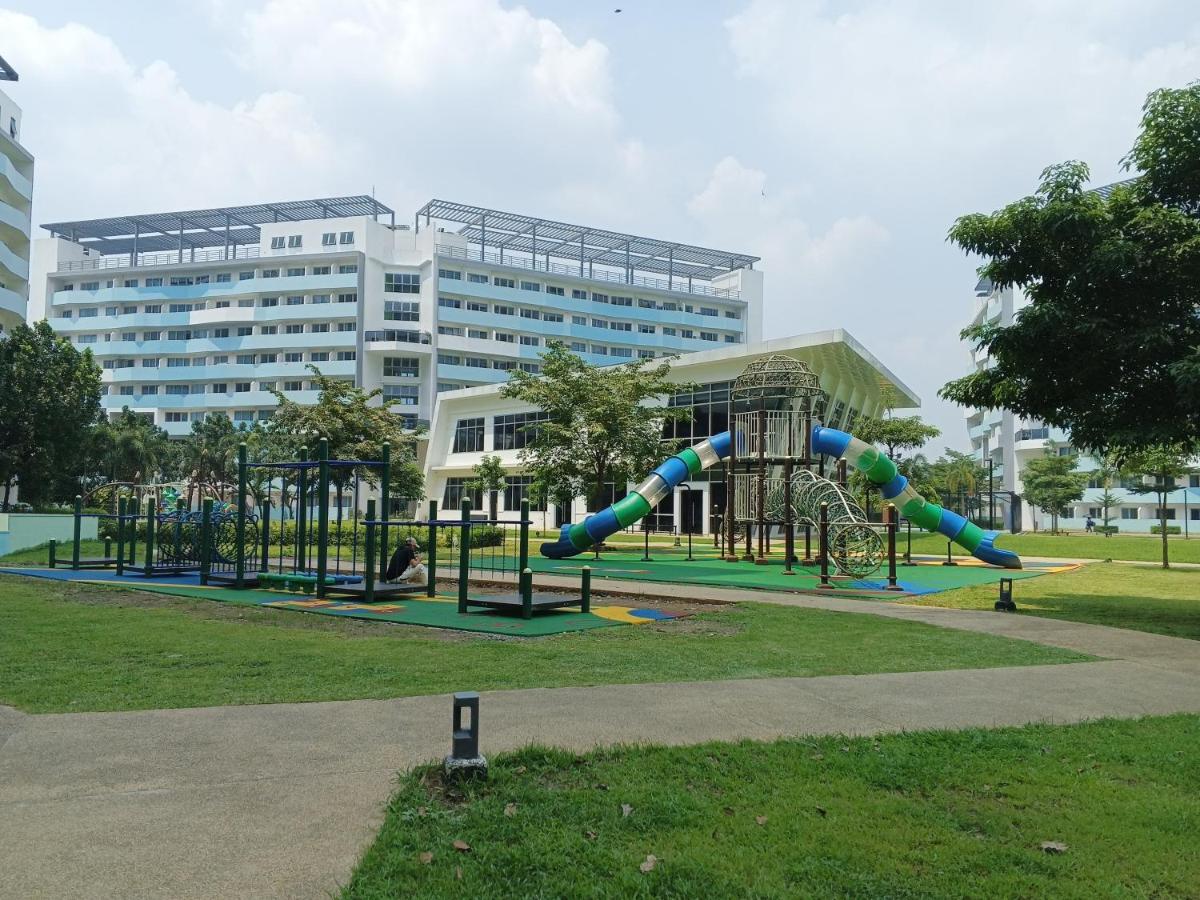Staycation at The Residences at Commonwealth - Housity