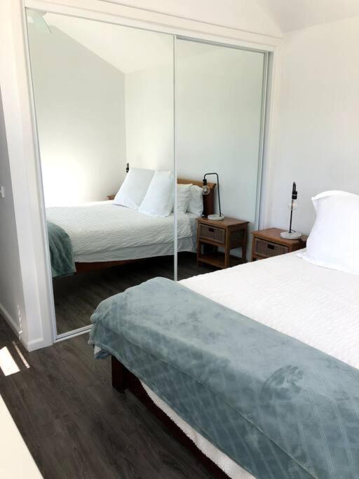 Adorable 1 bedroom guesthouse with firepit - Housity