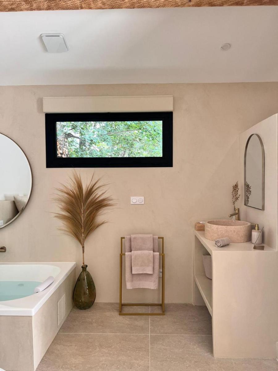Le Clos des Délices - Love Room - Chambre avec spa, terrasse et parking privatif - Housity