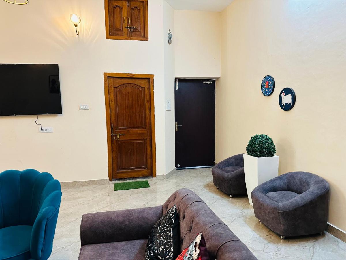 Bluetique - Housity